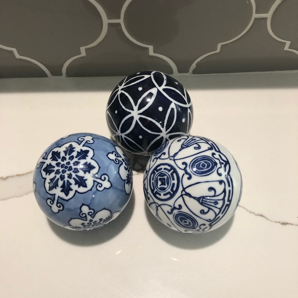 Blue and White round Decor Spears